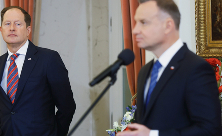 29 maja prezydent Andrzej Duda podpisał tzw. ustawę lex Tusk, kierując ją jednocześnie do Trybunału 