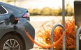 55 zł kontra 18 zł za 100 km. Koniec CPN pokazuje przewagę elektryków