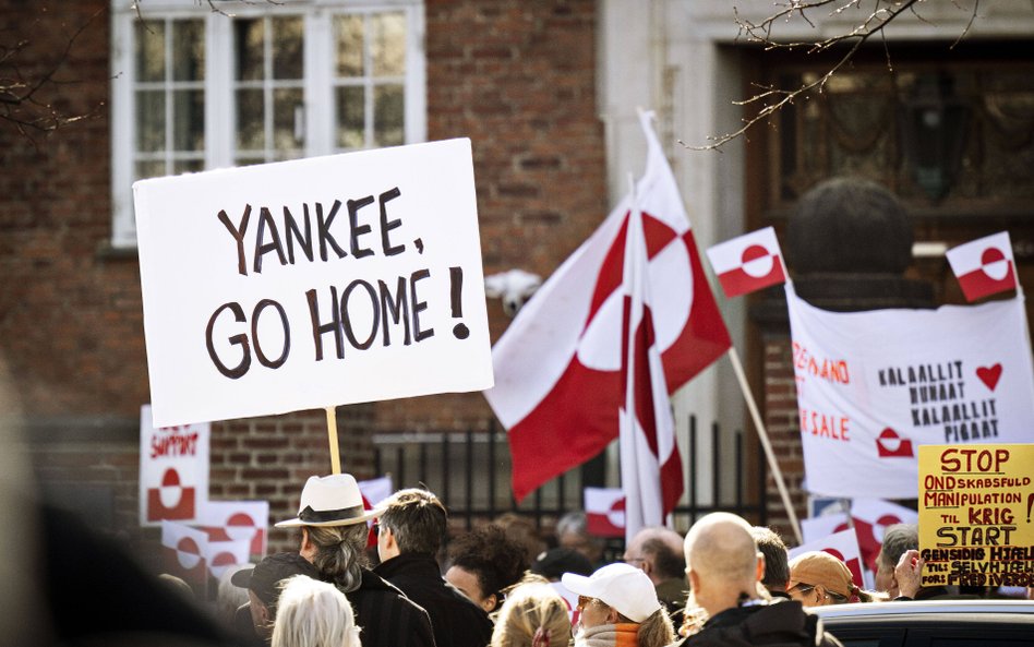 Protesty przed ambasadą USA w Kopenhadze, marzec 2025.  Już wtedy Donald Trump forsował pomysł przej