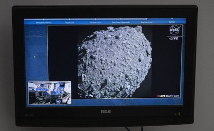 Jeden z ostatnich obrazów dostarczonych przez pojazd DART przed uderzeniem w asteroidę