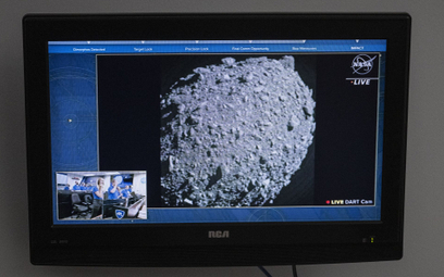 Jeden z ostatnich obrazów dostarczonych przez pojazd DART przed uderzeniem w asteroidę