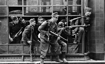 Powstanie Warszawskie. Esesmani z brygady Dirlewangera w dniach rzezi na Woli