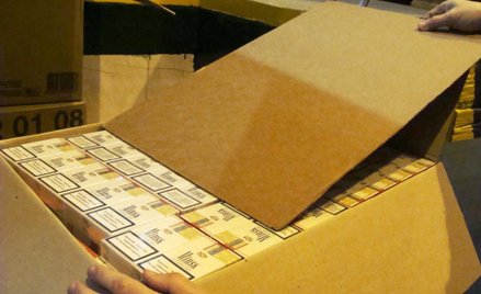 Przemyt niemal 240 tys. paczek papierosów wartych ok. 3 mln zł zatrzymali lubelscy celnicy.