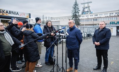 Marszałek Sejmu Włodzimierz Czarzasty (2P) oraz podsekretarz stanu w Ministerstwie Energii Marian Zm