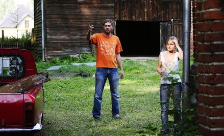 Na planie Ogrodzenia; reżyser Tomasz Matuszczak i z aktorka Michalina Rodak