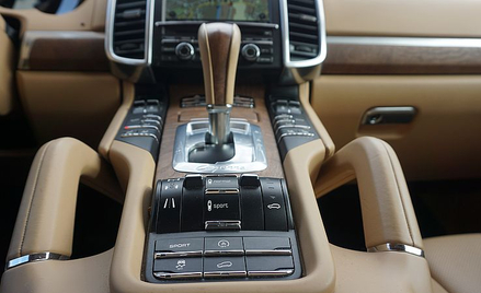 Rejestrowanie aut z zagranicy: Porsche Cayenne musi mieć najpierw dowód z Niemiec - wyrok WSA