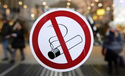 Trybunał kwestionuje przepisy zakazujące palenia w lokalach