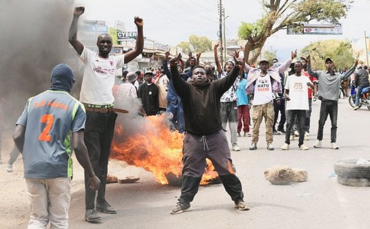 Nanyuki w hrabstwie Laikipia w Kenii. Protest dotyczący utworzenia ośrodka, który - zdaniem demonstr