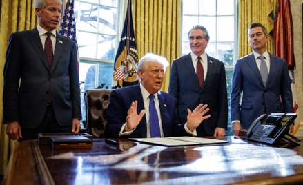 Gabinet Owalny w Białym Domu. Pierwszy z lewej: Chris Wright, nowy amerykański sekretarz departament