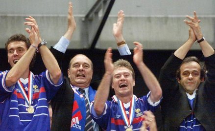 To były piękne dni: rok 1998, Francja mistrzem świata. Od lewej: Laurent Blanc, Jacques Chirac, Didi