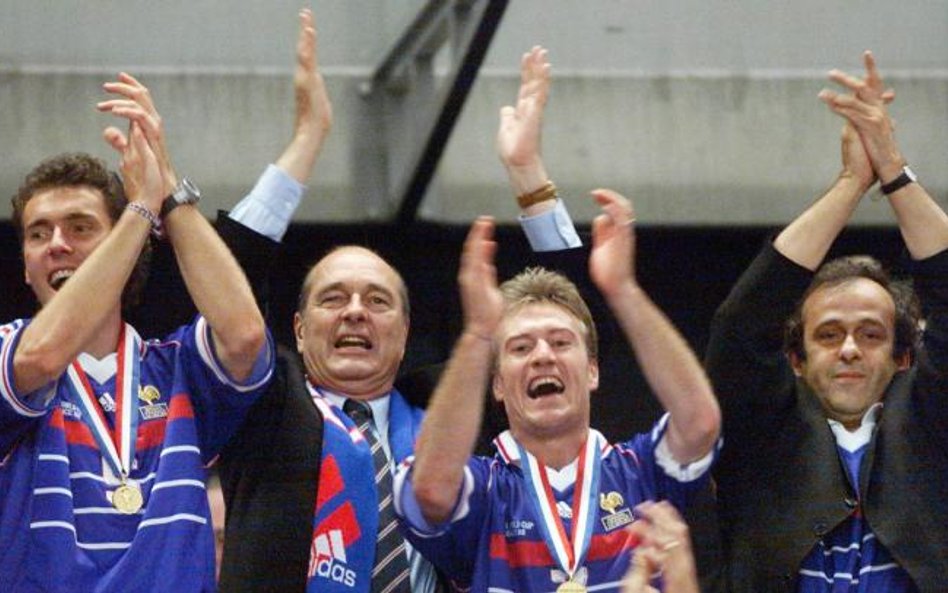 To były piękne dni: rok 1998, Francja mistrzem świata. Od lewej: Laurent Blanc, Jacques Chirac, Didi