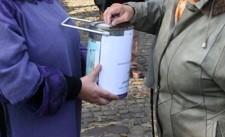 Rocznie w Polsce odbywa się ok. 3 tys. zbiórek lokalnych i 300 ogólnokrajowych. Zanim rozpocznie się