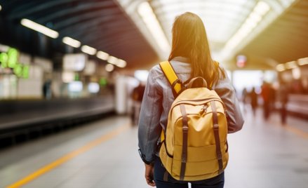 Podróżując samodzielnie, dajemy sobie szansę na poznanie nowych osób, wchodzenie w nowe relacje, otw