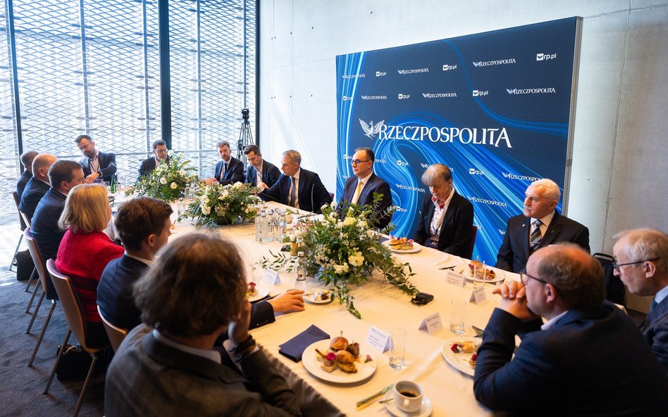 W wojnie hybrydowej cyberataki, dezinformacja i sabotaż tworzą spójny system nacisku – przekonywał n