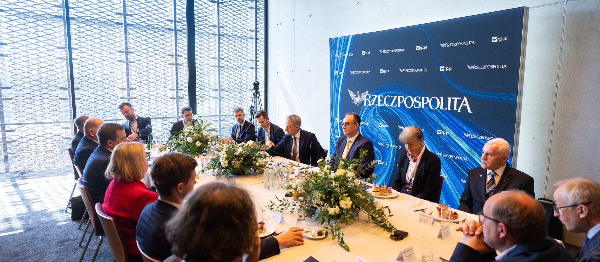 State resilience to a crisis in cyberspace? Work nonstop