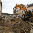 Prace nad usunięciem zalegających na terenie miasta śmieci oraz przywróceniem przepraw przez rzekę B