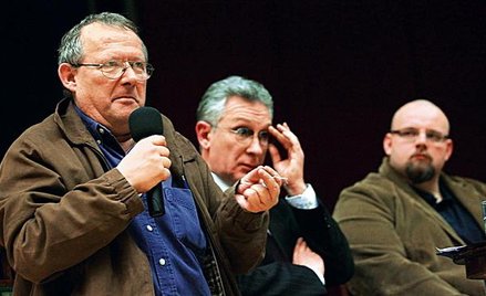 Michnik: Kościół zamiata pod dywan