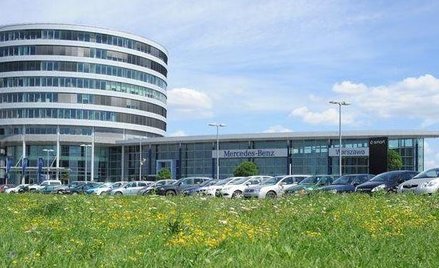 Zagraniczni inwestorzy podzielili Polskę na pół