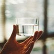 Na rynku przybywa producentów „lepszej wody”: są wśród nich np. tacy, którzy oferują wodę pitną nasy