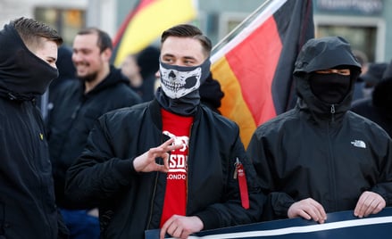 Marsz popleczników skrajnej prawicy w Niemczech dzień przed wyborami