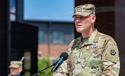 Gen. Thomas M. Feltey został dowódcą V Korpusu Sił Lądowych USA
