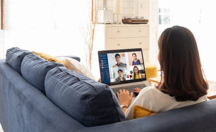 Praca zdalna w ryzach. Rozpoczął się powrót pracowników do firm