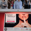 Ashley Madison przekonuje, że kobiety w serwisie to nie maszyny, lecz panie z krwi i kości.