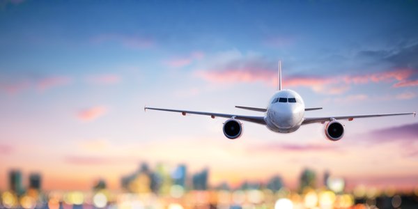 W Unii Europejskiej nie brakuje paliwa lotniczego, ale Bruksela myśli o kryzysie