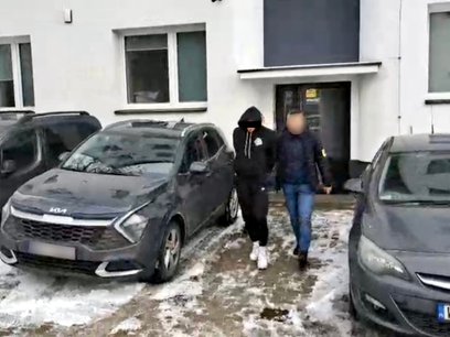 Zamiast gotówki na koncie, doczekał się wizyty funkcjonariuszy, którzy zatrzymali go na gorącym uczy