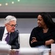 Jerome Powell, prezes Rezerwy Federalnej i Lisa Cook, prezes Rezerwy Federalnej USA, podczas otwarte