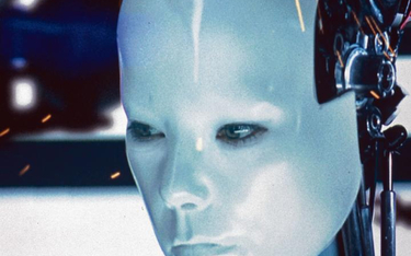 Björk jako robot w nagranym na wideo utworze „All Is Full of Love”