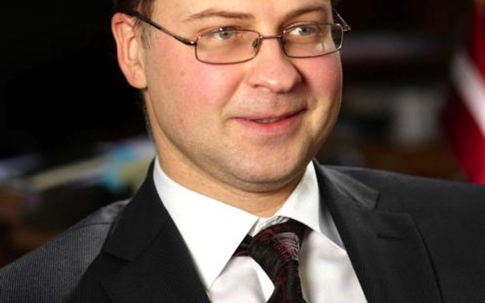 Łotewski premier Valdis Dombrovskis dokonał rzeczy, która wydawała się niemożliwa: przeprowadził tru