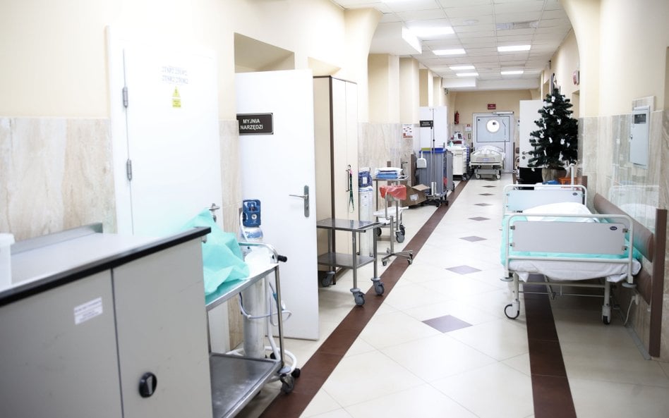 Wiemy, które szpitale zamykają oddziały całodobowe
