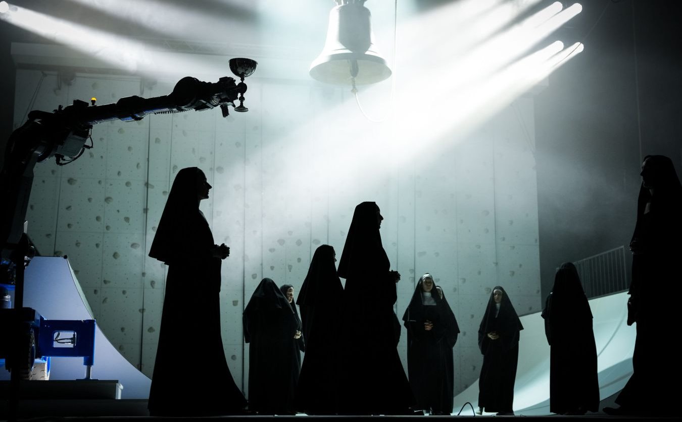 Niemiecki teatr doby migracji i AfD