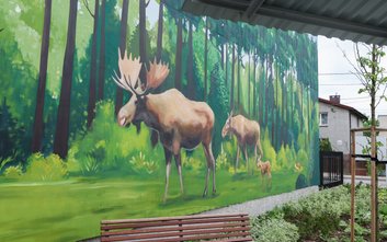 Mural ilustruje korytarz ekologiczny Puszcza Kampinoska Bielany