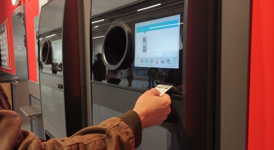 Zezwolenie na prowadzenie systemu kaucyjnego (plastikowe butelki i metalowe puszki) ma w Polsce ośmi