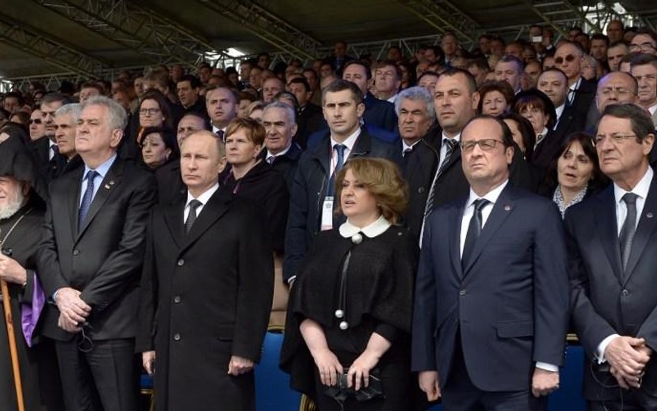 Prezydenci Armenii, Serbii, Rosji, Francji i Cypru przed memoriałem Cicernakaberd