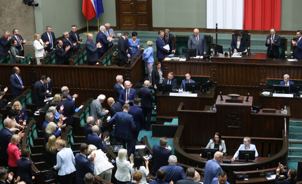 Sejm zdecydował w sprawie członków komisji ds. rosyjskich wpływów. Opozycja wyjęła karty do głosowan