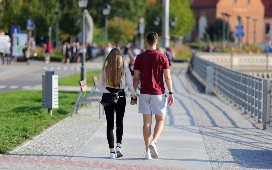 Dla części z nas miłość romantyczna nie jest tym, co trwale nas wiąże, ale społeczną przyjemnością