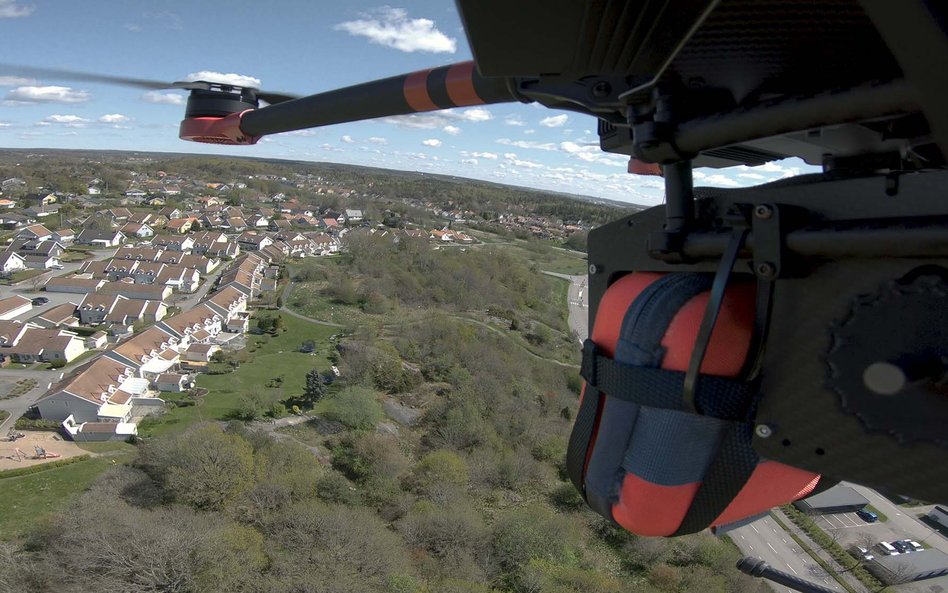 Dron z defibrylatorem uratował pierwszego pacjenta z zawałem serca