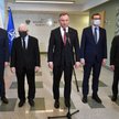 Od lewej: szef MON Mariusz Błaszczak, wicepremier Jarosław Kaczyński, prezydent Andrzej Duda, premie