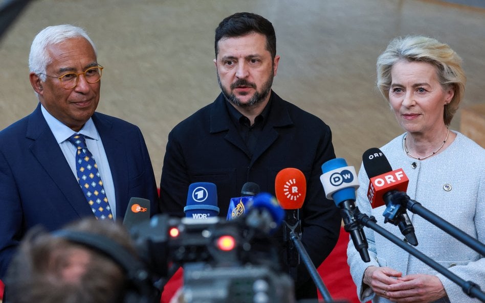Wołodymyr Zełenski wraz z Ursulą von der Leyen i Antonio Costą