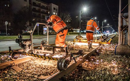 Ręczna szlifierka może zdjąćdo 0,3 mm toru