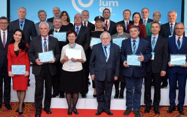 Podczas gali kończącej pierwszy dzień konferencji Lumen 2016 rektorzy 10 badanych uczelni nagrodzili