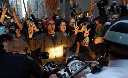 W piątek na Wall Street nowojorscy demonstranci starli się z kordonem policji