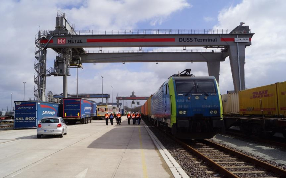 Dokładnie 13 dni trwał przewóz koleją kontenerów z Państwa Środka do portu w Hamburgu.