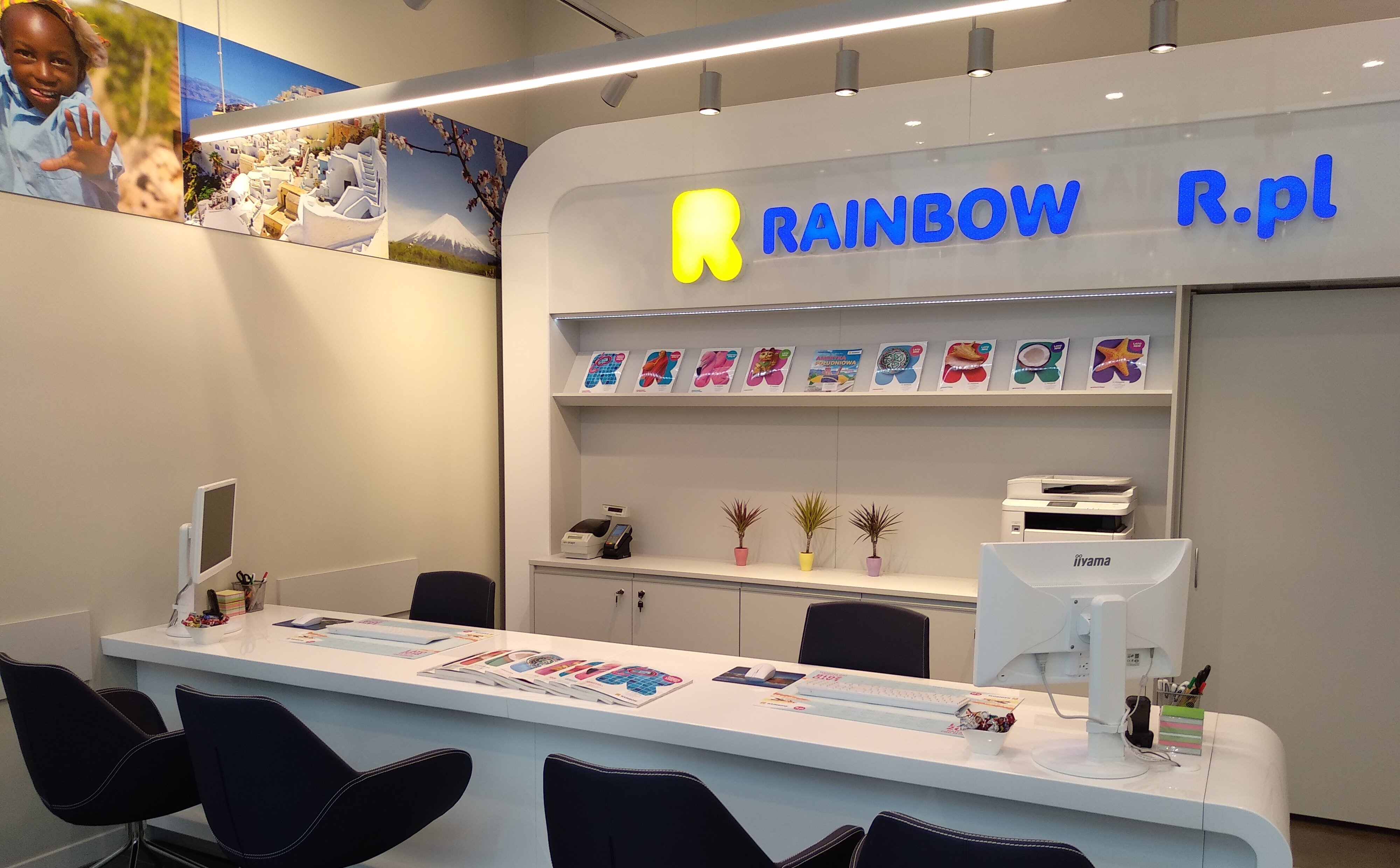 Rainbow Tour wybija się górą z kanału