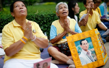 Tajlandia: Poddani chodzą na różowo dla króla