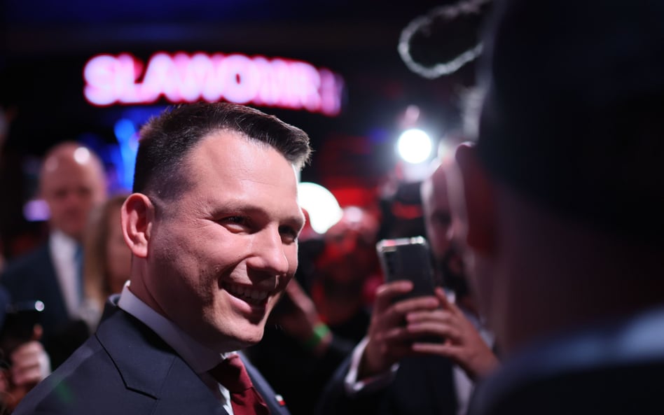 Kandydat Konfederacji Sławomir Mentzen podczas wieczoru wyborczego 18 maja
