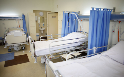 NFZ chce od szpitali zwrotu pieniędzy za zabiegi odwołane przez COVID